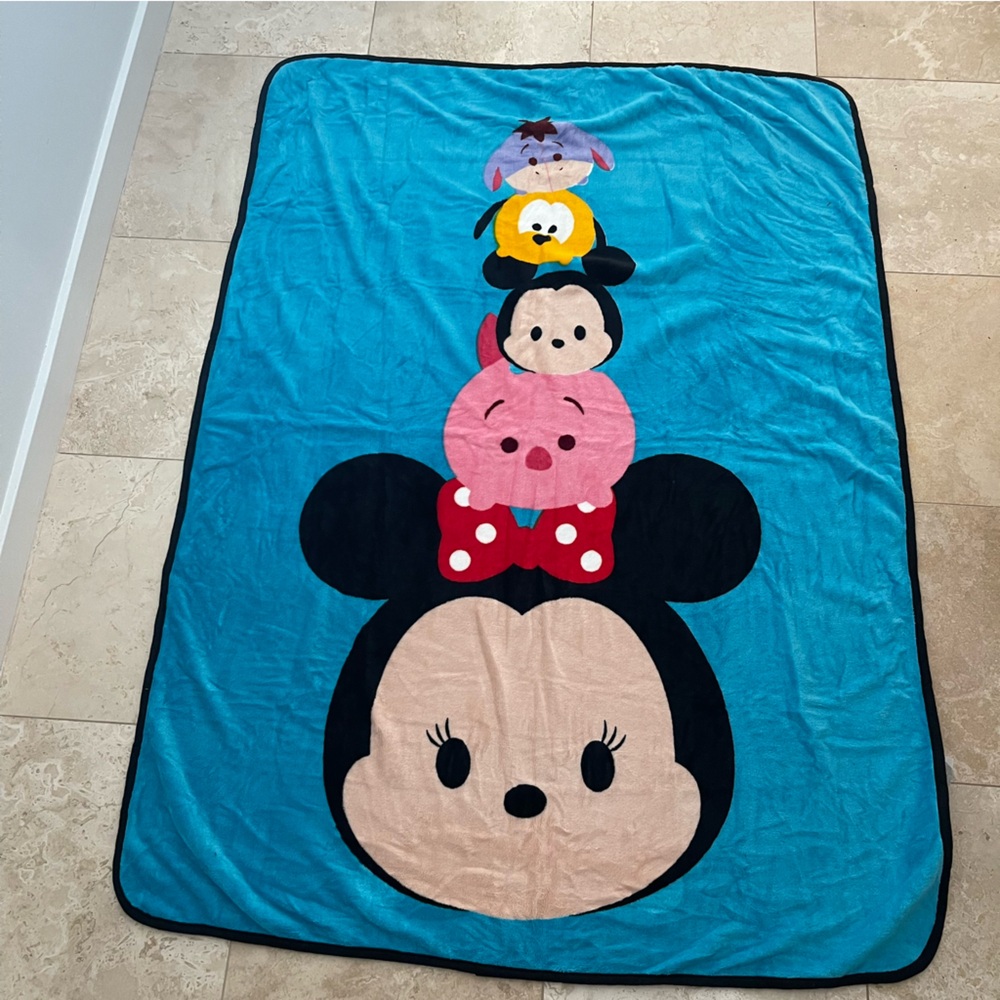 NWOT Disney Tsum Tsum Silky Soft Plush Throw Blanket 46"x60"